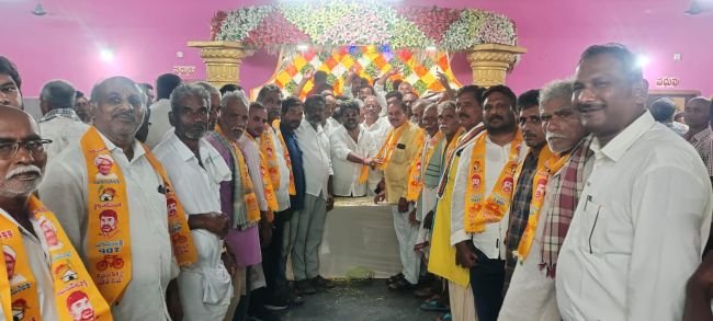 టిడిపిలో పలు కుటుంబాలు చేరిక 