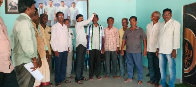 తూరు మామిడి వైసీపీ ఎంపీటీసీ అభ్యర్థిగా" కొల్లి "