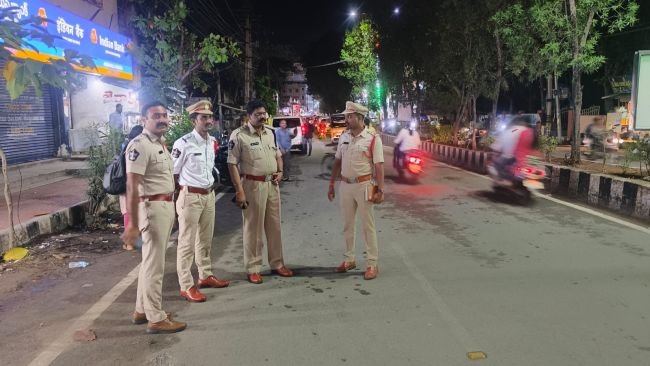 జీవీఎంసీ నామినేషన్ల వేళ రాత్రి తనిఖీలు