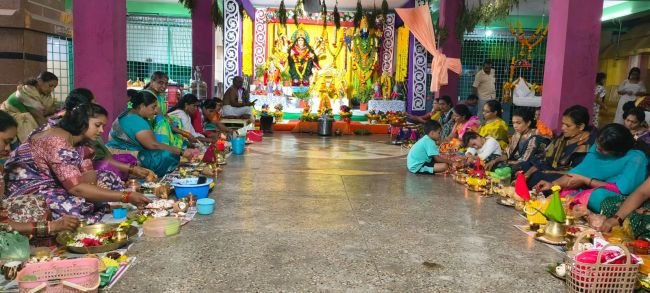 మహాలక్ష్మి దేవిగా దర్శనమిచ్చిన అమ్మవారు