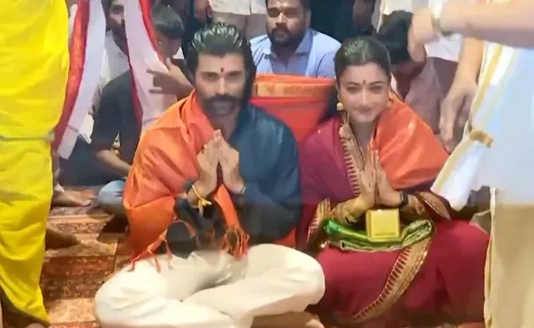 విజయవాడ కనకదుర్గమ్మను దర్శించుకున్న విజయ్ దేవరకొండ, రష్మిక.. 'రణబాలి' సక్సెస్‌పై జోరుగా స్పందన
