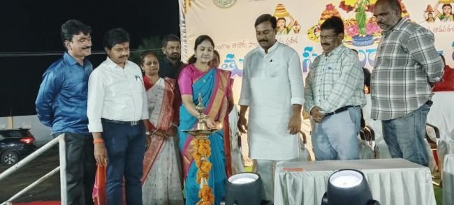 ఎన్టీఆర్ మినీ స్టేడియంలో ఘనంగా బతుకమ్మ సంబురాలు.