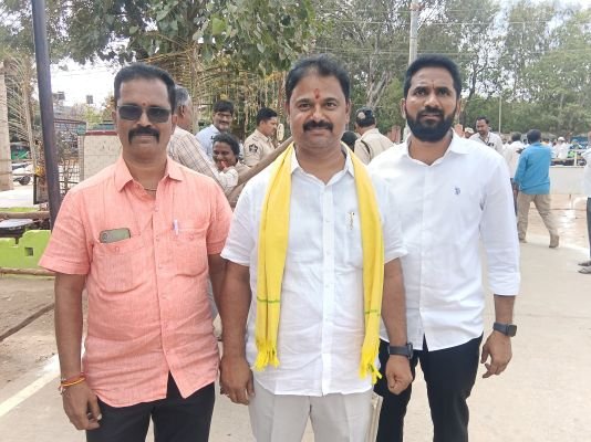 18 వ వార్డు తెలుగుదేశం పార్టీ అభ్యర్థిగా డాక్టర్ శ్రీరామ్ రెడ్డి నామినేషన్