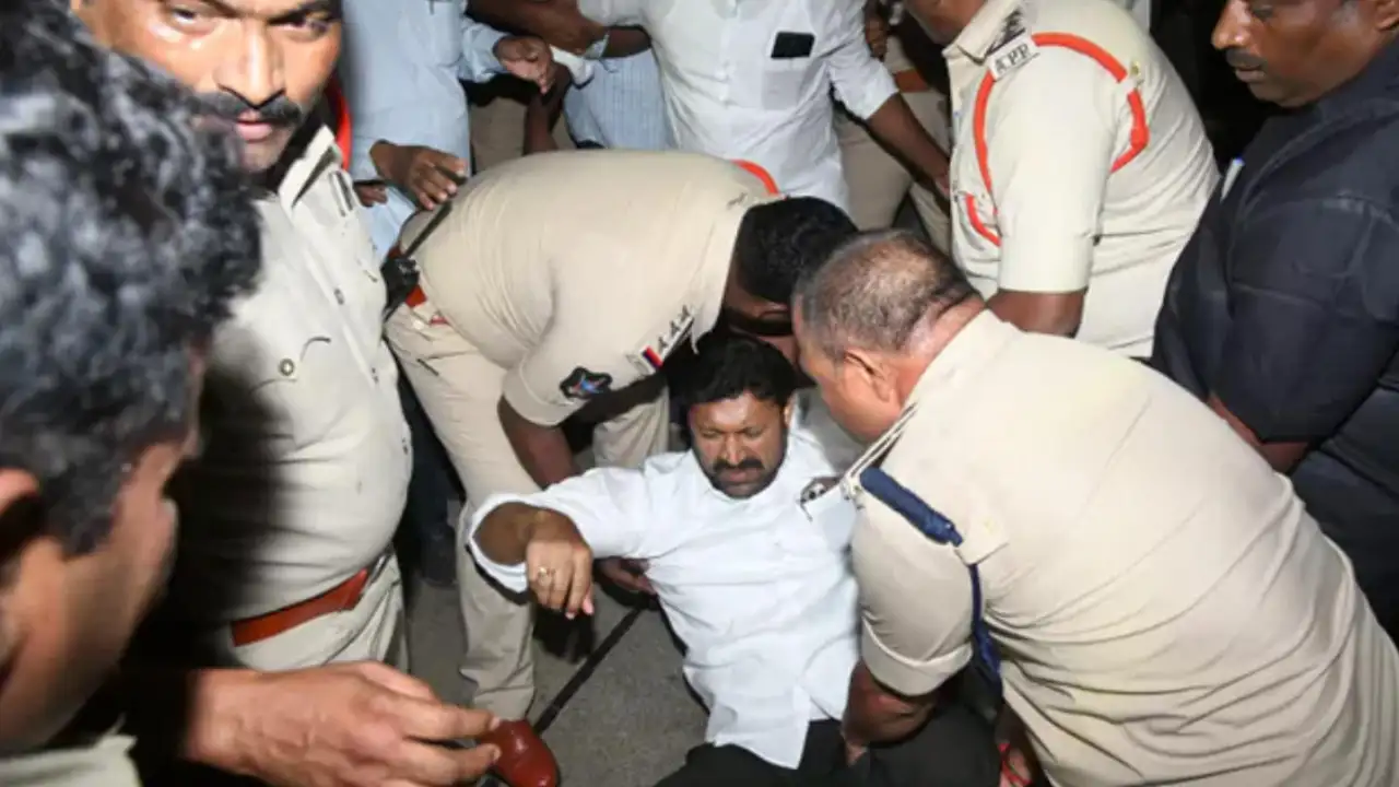 పులివెందులలో తీవ్ర ఉద్రిక్తత.. ఎంపీ అవినాష్ రెడ్డి హౌస్ అరెస్ట్!
