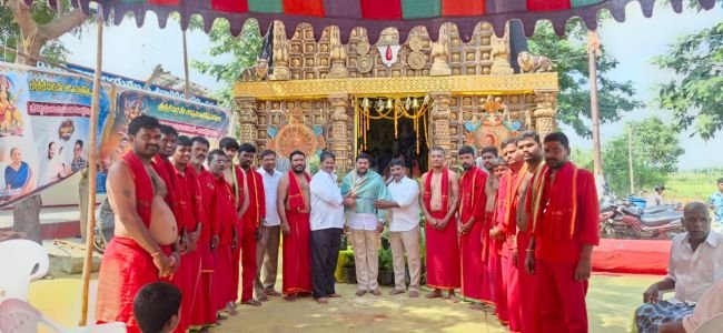 దుర్గామాత ఆశీస్సులతో ప్రజలు సుభిక్షంగా ఉండాలి*