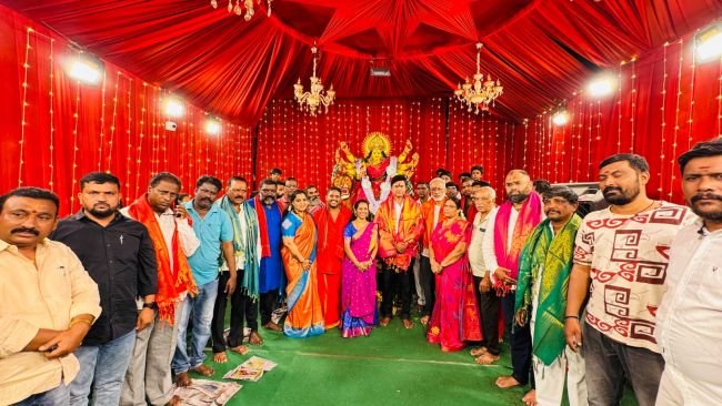 అమ్మవారి ఆశీస్సులతో అందరూ ప్రజలందరూ  సంతోషంగా ఉండాలి దేవీ మండపాలను దర్శించిన ఎమ్మెల్యే మర్రి రాజశేఖర్ రెడ్డి