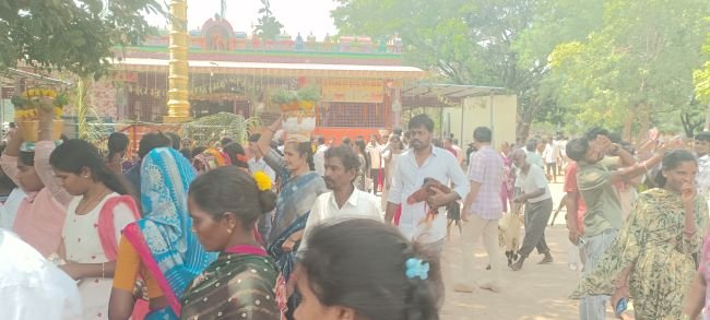 మైసమ్మ సన్నిధిలో భక్తుల సందడి