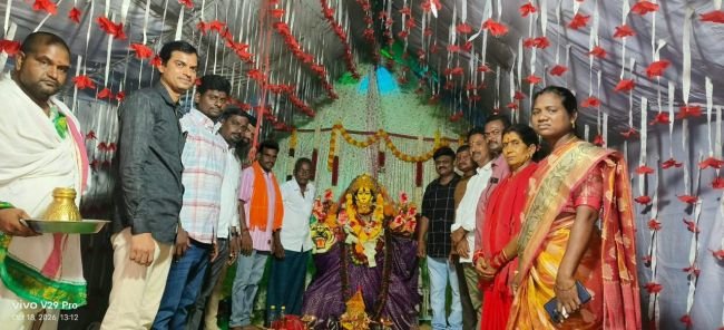 గద్దె మహాలక్ష్మి అమ్మవారిని దర్శించుకున్న ఎమ్మెల్యే జారె ఆదినారాయణ