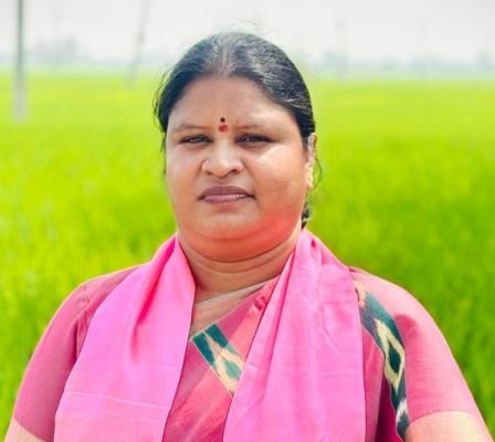 తహసిల్దార్ కార్యాలయం లేక పార్టీ కార్యాలయమా-బి ఆర్ ఎస్ జిల్లా నాయకురాలు ధనలక్ష్మి