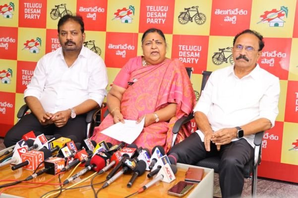 వైసీపీ నామినేషన్లు అడ్డుకోలేదు  -66 డివిజన్లకు 73 వైసీపీ నామినేషన్లు -కూటమి ప్రజాస్వామ్యానికి ఇది నిదర్శనం : పనభాకలక్ష్మి -అరాచకాల సంస్కృతి వైసిపిది  -అధికారం పోయినా అహంకారం పోలేదు -అధికారంలో ఉన్నామన్న భ్రమలో బతుకుతున్న వైసీపీ నేతలు -పవిత్ర తిరుపతిని స్వార్థ రాజకీయాలతో కలుషితం చేస్తున్న వైసీపీ : దివ