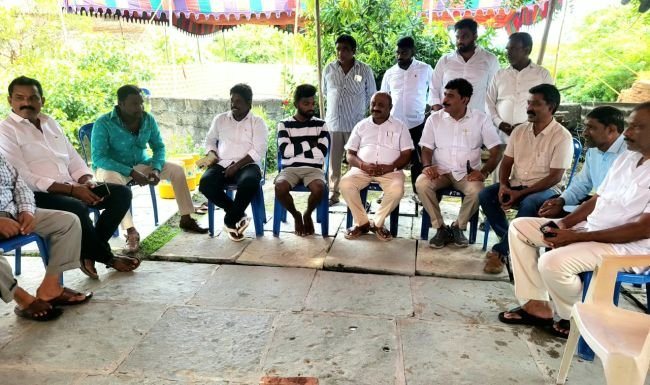 మృతుల కుటుంబాలకు అండగా ఉంటా-మాజీ ఎమ్మెల్యే చల్లా ధర్మారెడ్డి
