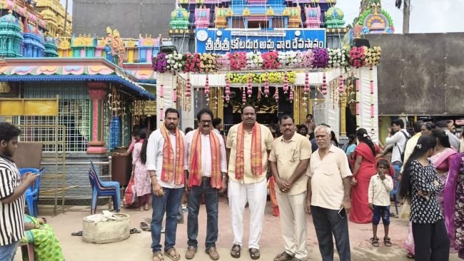 శ్రీ కోట దుర్గ అమ్మవారిని దర్శించుకున్న ఎన్ జి ఓ నాయుకులు 