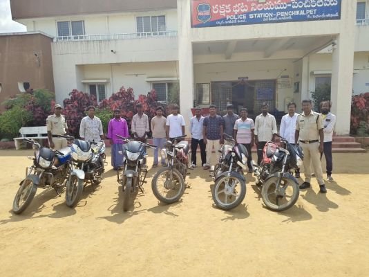 ట్రిపుల్ రైడింగ్‌పై పోలీసుల కొరడా.. యువతకు కౌన్సెలింగ్