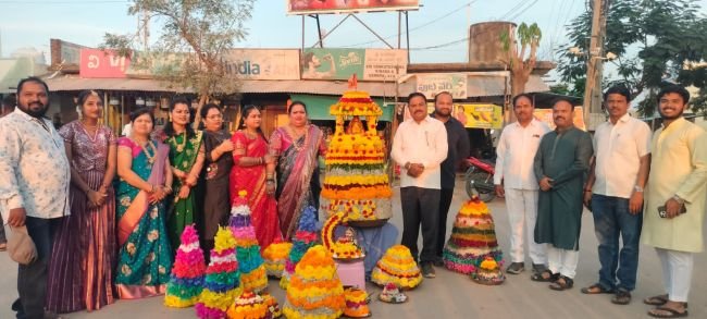 రాజంపేటలో అంబరాన్నంటిన సద్దుల బతుకమ్మ సంబరాలు