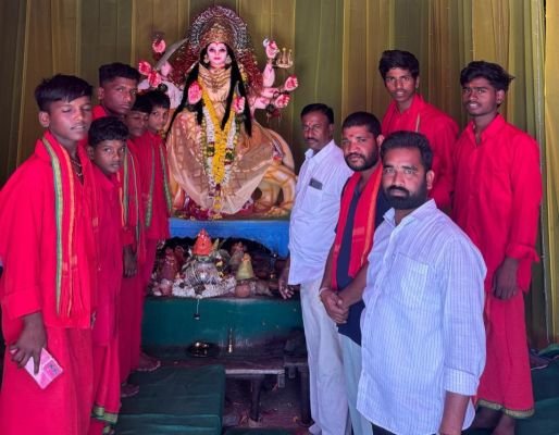 దుర్గామాత అన్నప్రసాదాలకు రూ.20 వేల విరాళాలను అందించిన మాజీ ఎంపిటిసి..