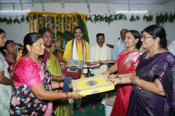 బిటిపిఎస్ లో కార్మిక సంఘ నాయకుని దాతృత్వం
