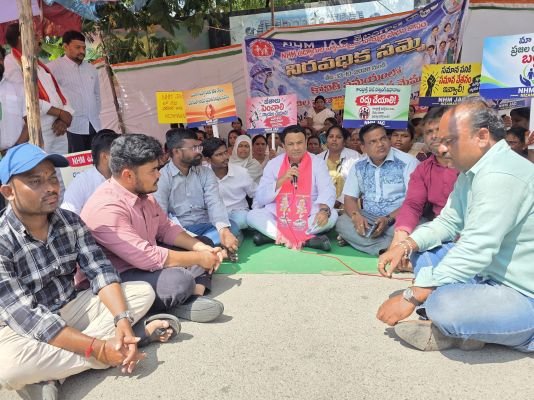 ఎన్‌హెచ్‌ఎం ఉద్యోగుల సమస్యలను ప్రభుత్వం వెంటనే పరిష్కరించాలి.