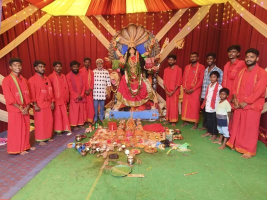 అమ్మవారి దీవెనలు అందరిపై ఉండాలి