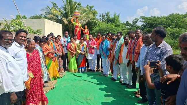బతుకమ్మ పండుగ తెలంగాణ సంస్కృతికి ప్రతీక