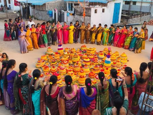 వైభవంగా కామారెడ్డి జిల్లాలో సద్దుల బతుకమ్మ వేడుకలు 