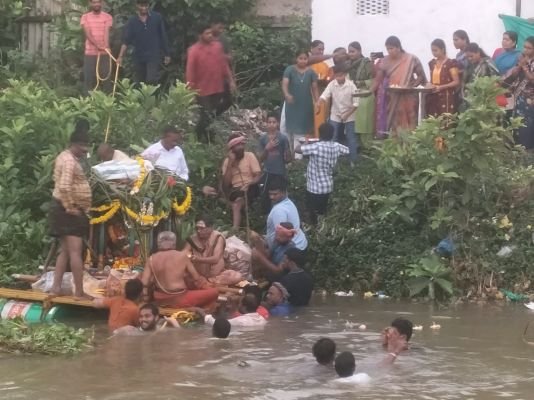 ఘనంగా అమ్మవారి తెప్పోత్సవం 