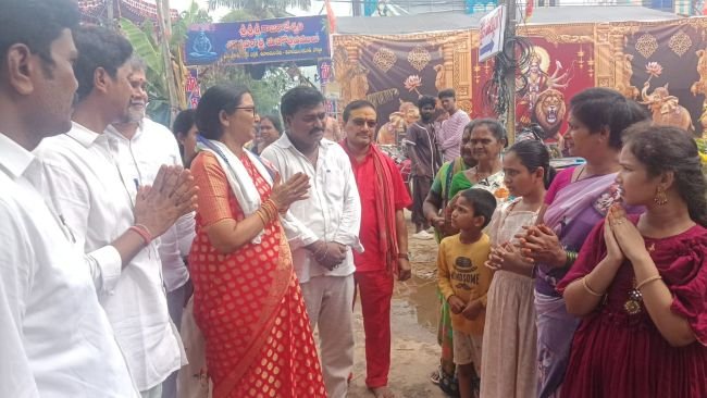 ప్రచారం ప్రారంభించిన వైఎస్సార్ సీపీ పార్టీ చైర్మన్ అభ్యర్థి తూముల