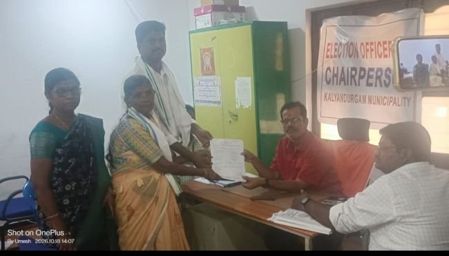 కళ్యాణదుర్గం వైయస్సార్ కాంగ్రెస్ పార్టీ తరఫున మున్సిపల్ చైర్ పర్సన్ అభ్యర్థిగా  బోయ బాదెమ్మ నామినేషన్