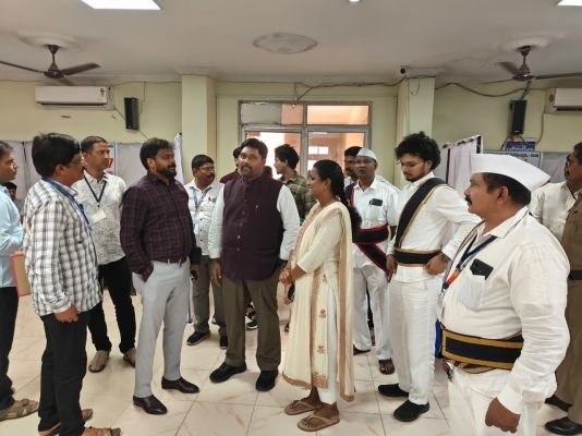 ఎన్నికల పరిశీలకులు పర్యటన