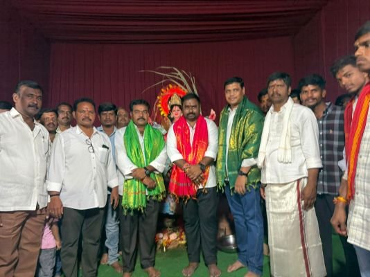 అమ్మవారి మండపాలను సందర్శించిన లక్ష్మణ్‌గౌడ్‌