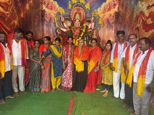 అన్నదాన కార్యక్రమంలో పాల్గొన్న సబిహాగౌసుద్దీన్‌