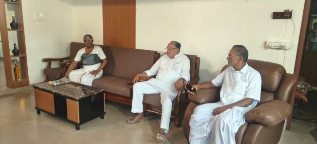 కంచర్ల చెన్నారెడ్డిని పరామర్శించిన.... మండలి చైర్మన్ గుత్తా సుఖేందర్ రెడ్డి.