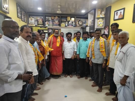 వైసీపీని వీడి టిడిపిలో చేరిక