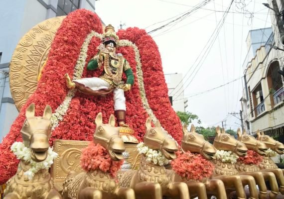 సూర్యునిపై  తేజోమయుడు.. చంద్రునిపై చల్లనయ్య..! – తుమ్మలగుంటలో వైభవంగా శ్రీ కల్యాణ వేంకటేశ్వరస్వామి బ్రహ్మోత్సవాలు