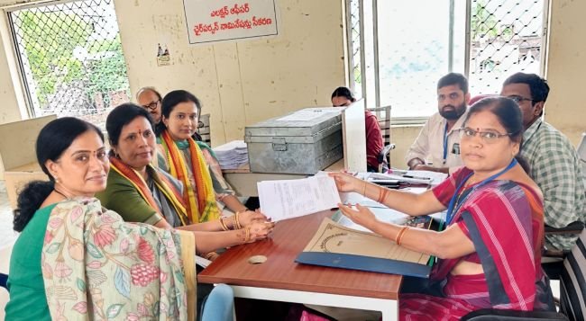 టీడీపీ చైర్మన్ అభ్యర్థిగా వజ్జ గంగాభవాని నామినేషన్ దాఖలు