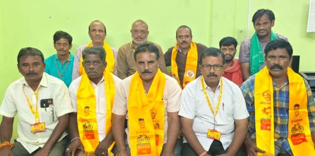 ప్రజాస్వామ్యాన్ని  అపహాసం చేస్తున్న వైసిపి