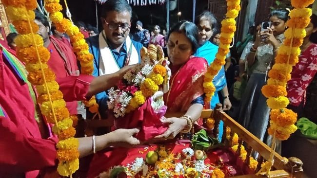 ఉల్లుగమ్మ పీఠంలో వైభవంగా శరన్నవరాత్రి పూజలు  భక్తిశ్రద్ధలతో కుంకుమార్చన, దీపాలంకరణ, ఉయ్యాల సేవ