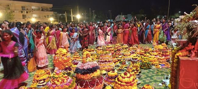 బొల్లారం డివిజన్ లో ఘనంగా సద్దుల బతుకమ్మ సంబరాలు
