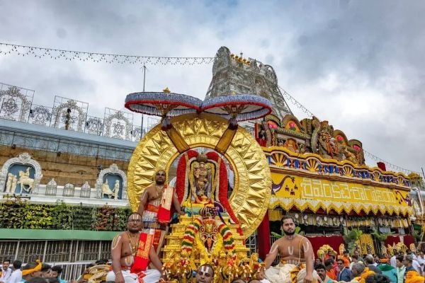 సూర్యప్రభ వాహనం పై శ్రీ మలయప్పస్వామి దర్శనం