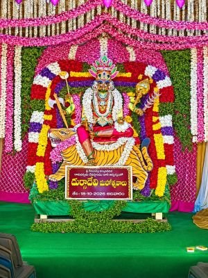 దుర్గాదేవి అలంకరణలో వాసవి అమ్మవారు.