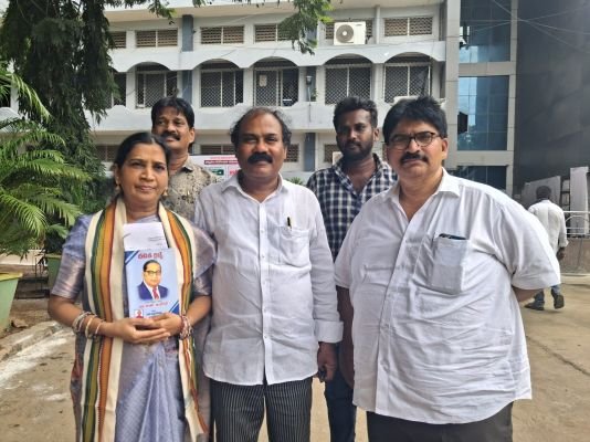 మేయర్ పదవికి ఇండిపెండెంట్ గా సోషల్ వర్కర్ దీనా గ్లాడి పోటీ 