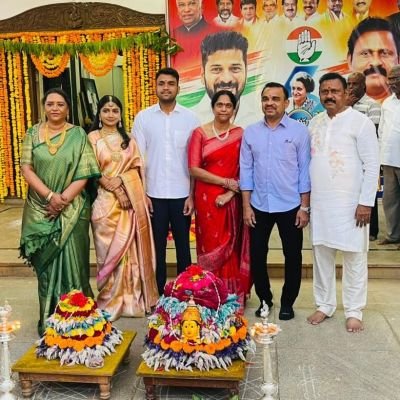 పరిగి ఎమ్మెల్యే టీఆర్ ఆర్ నివాసంలో పూల పండుగ సందడి