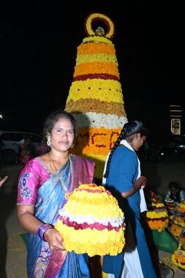 భువనగిరిలో సద్దుల బతుకమ్మ సంబరాలు