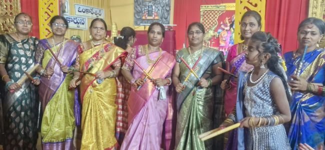 దుర్గామాత మండపం వద్ద మహిళల బతుకమ్మ సంబరాలు
