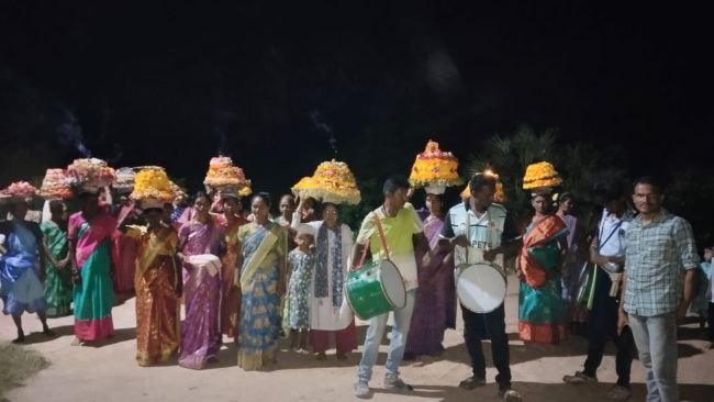 సుబ్బారావుపేట గ్రామంలో ఘనంగా సద్దుల బతుకమ్మ.