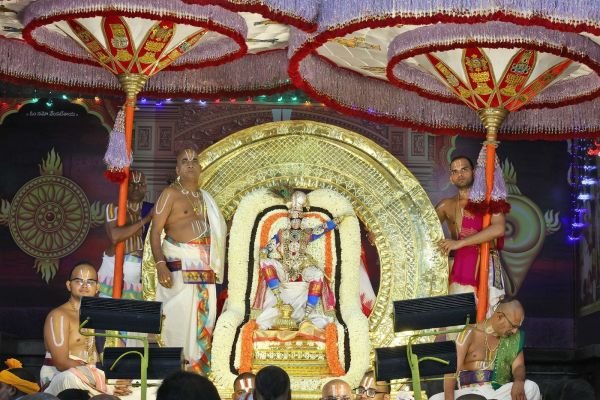 చంద్రప్రభ వాహనంపై నర్తన కృష్ణుడిగా శ్రీ మలయప్పస్వామి దివ్య దర్శనం