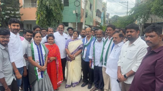 ఘనంగా వైకాపా మున్సిపల్ చైర్మన్ అభ్యర్థి జింకా చలపతి నామినేషన్