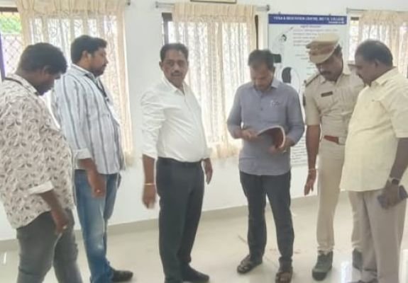 ఓట్ల లెక్కింపు ప్రాంతాన్ని పరిశీలించిన ఆర్డిఓ 