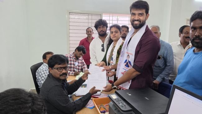 మదనపల్లి 13,14 వార్డుల బరిలో శ్రీరామ హరిహరన్,లక్ష్మి దీపిక