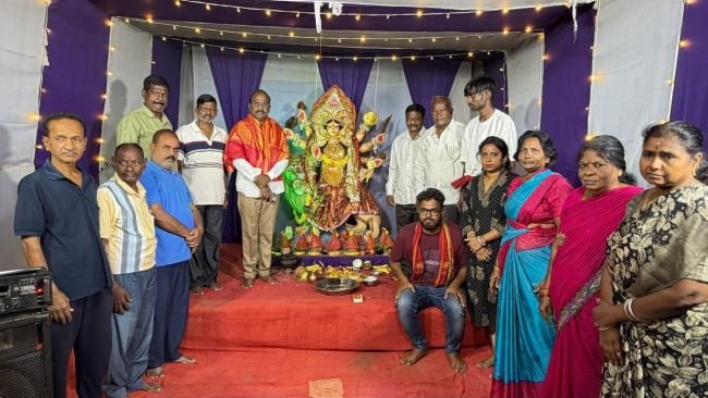 ఆల్వాల్ పరిధిలో వైభవంగా దేవీ శరన్నవరాత్రులు: కాలనీల మండపాల్లో బీఆర్ఎస్ సీనియర్ నేత అనిల్ కిషోర్ గౌడ్ ప్రత్యేక పూజలు!