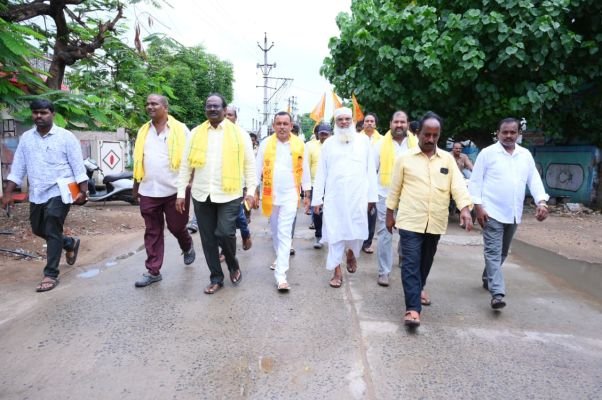 కోలాహలంగా కూటమి కౌన్సిలర్ అభ్యర్థుల నామినేషన్లు 